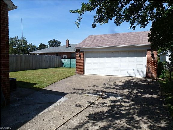 4th image of 3206 W 142nd St