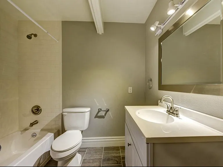 205 E Cleveland St — Photo 6