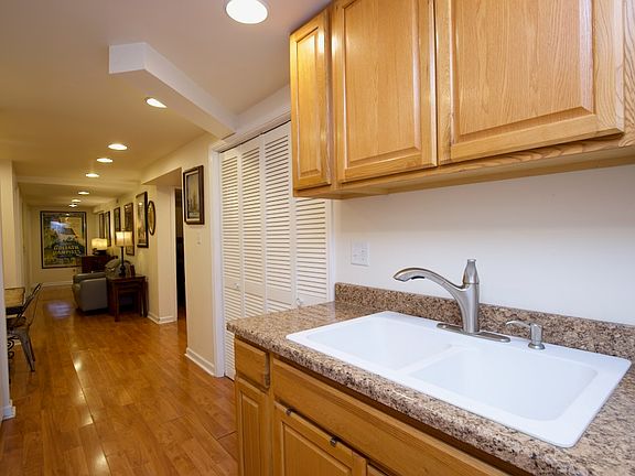 5th image of 931 W Newport Ave #H