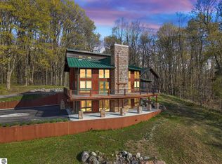 8356 W 38th Rd, Cadillac, MI 49601