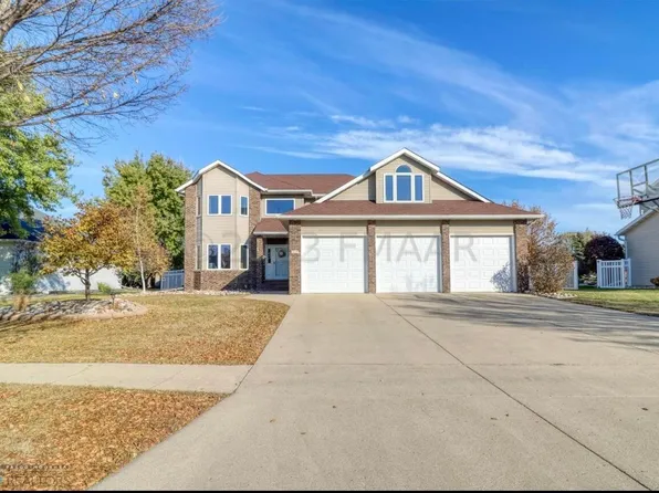 2609 Meadow Creek Cir S, Fargo, ND 58104