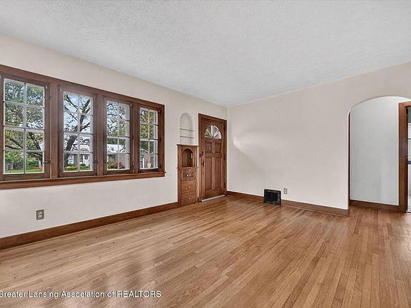 4th image of 2029 Harding Ave