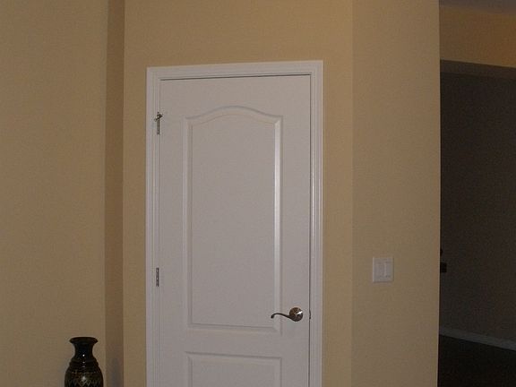 5th image of 137 Redmond Dr