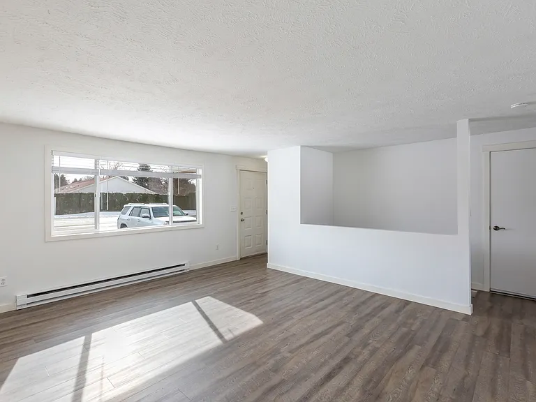 3507 E 57th Ave — Photo 6