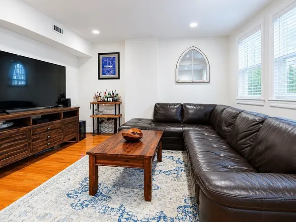 15 Garrison St APT 1, Boston, MA 02116