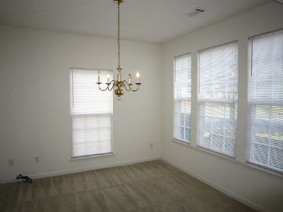 3rd image of 1388 Penhurst Dr