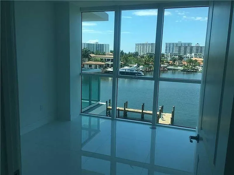400 Sunny Isles Blvd #15 — Photo 4
