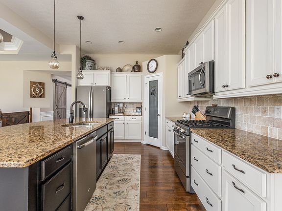4th image of 670 Keswick Dr