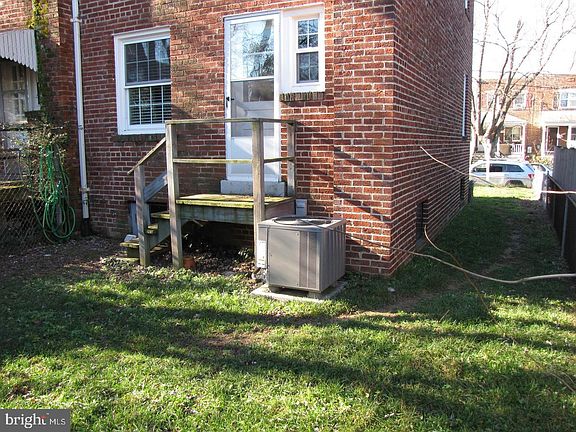 2nd image of 1711 Price St