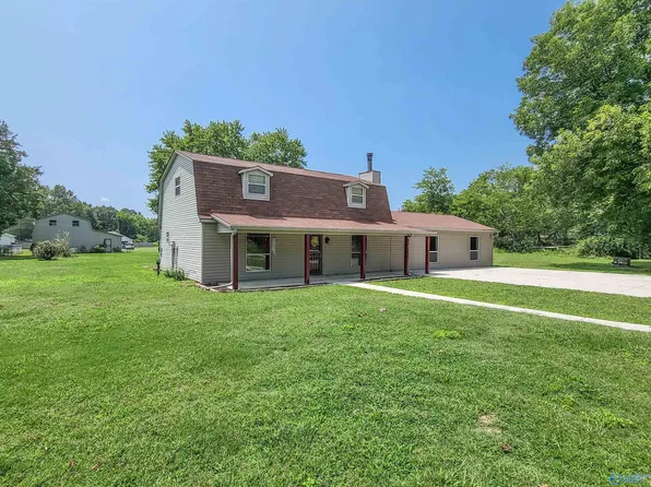 31 Warren St, Rogersville, AL 35652