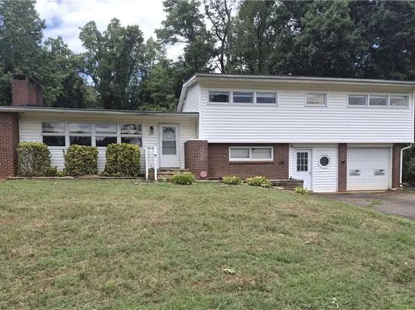 6230 Stanleyville Dr, Rural Hall, NC 27045
