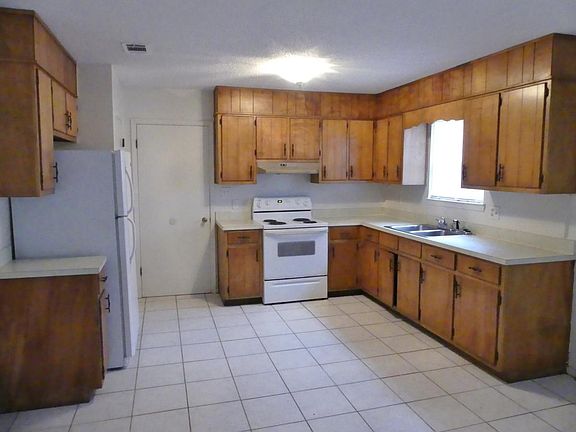 3rd image of 3243 Palmdale Ave