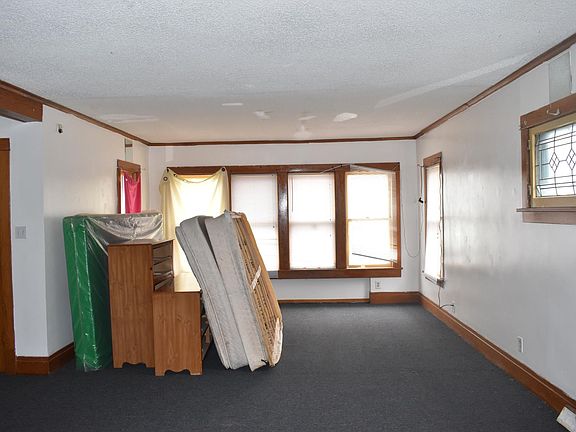 4th image of 87 Deerfield Ave #1