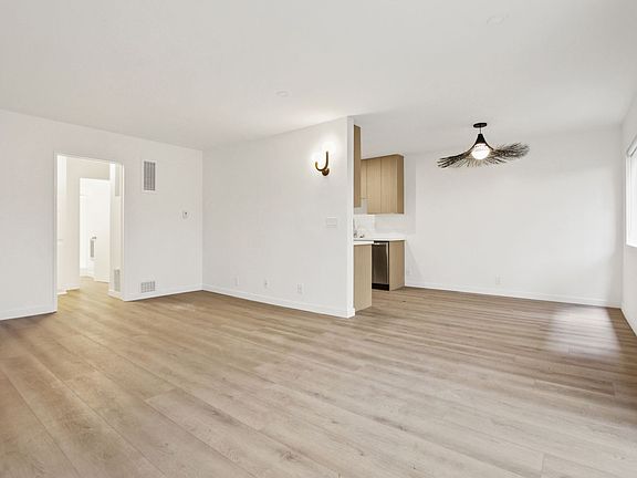4th image of 3663 Mentone Ave APT 2