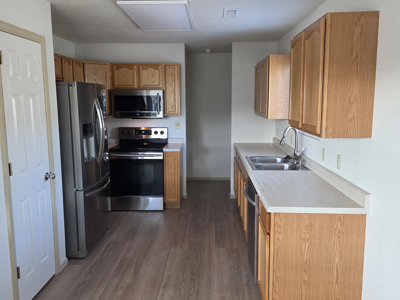 3 bed, 1100 sqft, $1,800 — Photo 4