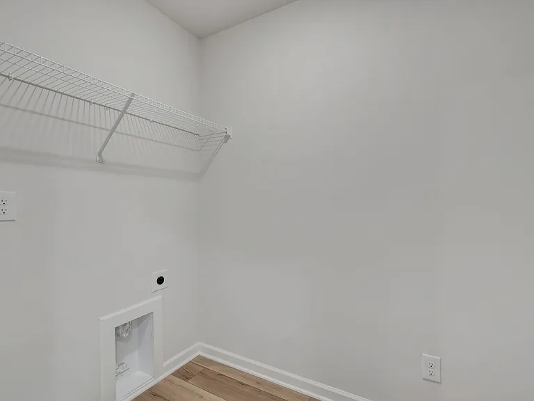 720 Emerson Ln — Photo 5