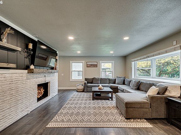 4th image of 2964 Madrona Dr