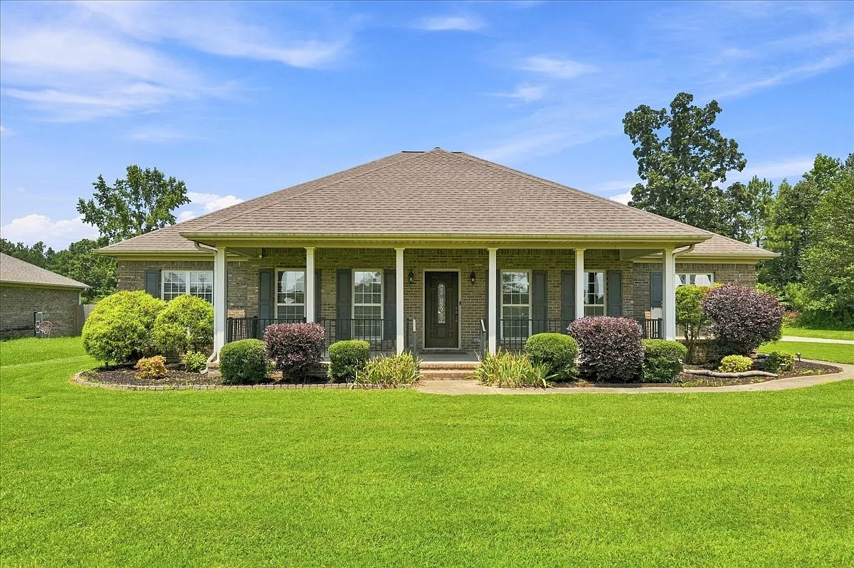 3 bed, 2156 sqft, $2,100 — Photo 1