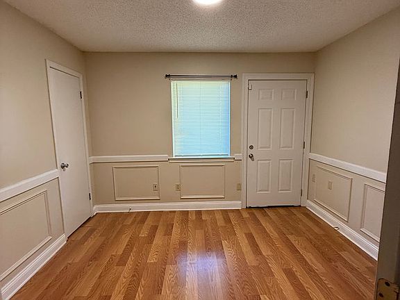 5th image of 3349 Ridgelake Dr Suite 206