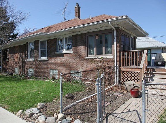 4th image of 705 Richmond St