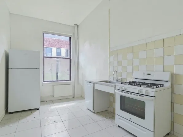35 Crown Street 5J image 3 of 7