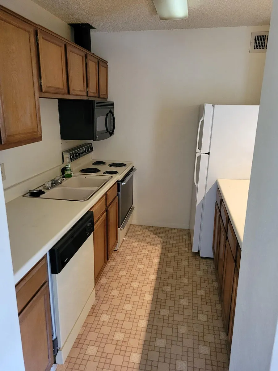 Building Photo - 1901 Holleman Dr W #515