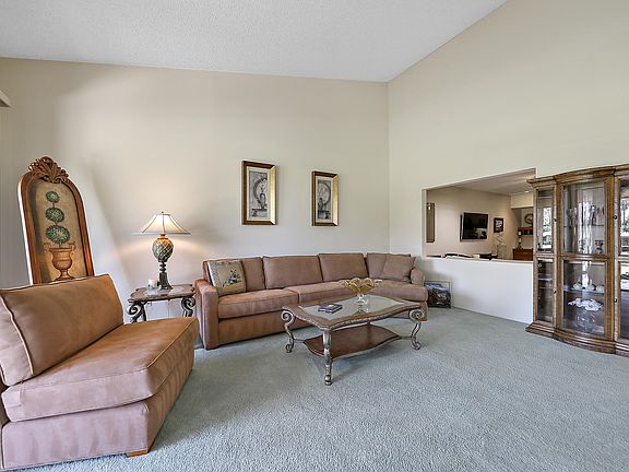 5th image of 25 Malaga Dr