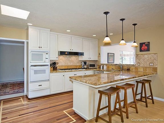 5th image of 5439 Sandburg Ave