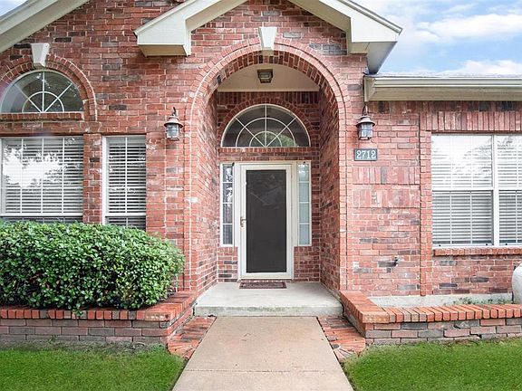 4th image of 2712 Scarborough Ln