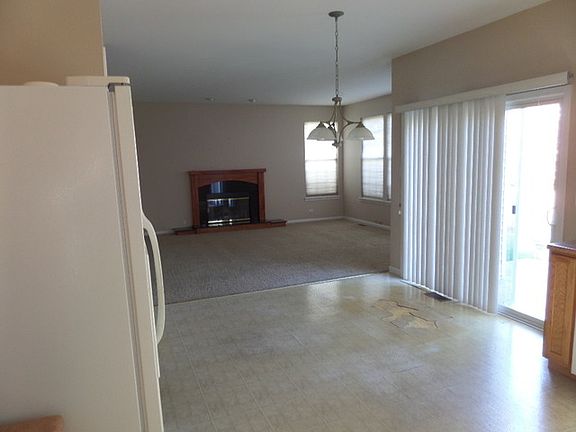 3rd image of 1477 Schoenherr Ave