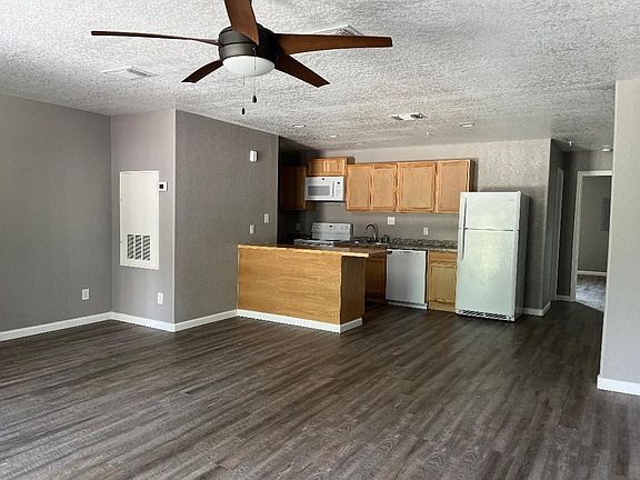 2nd image of 913 Kiln St #C