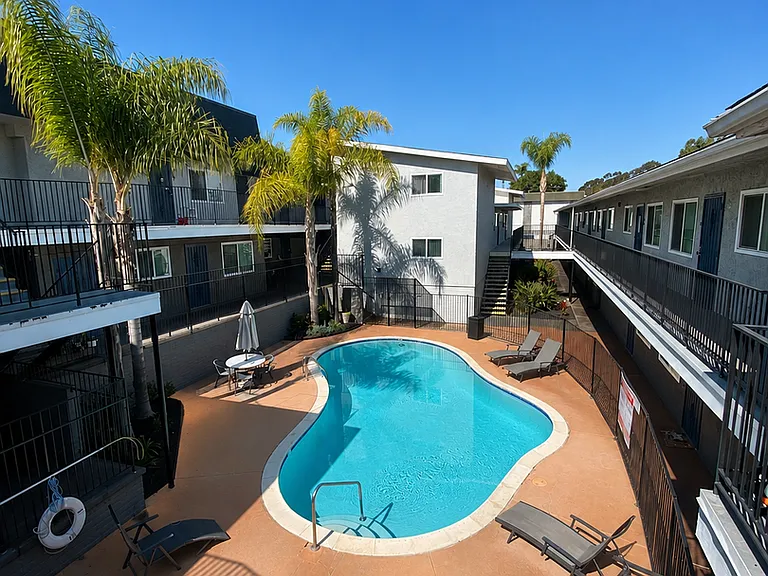 Vista Capri Apartments in Kearny Mesa — Photo 16
