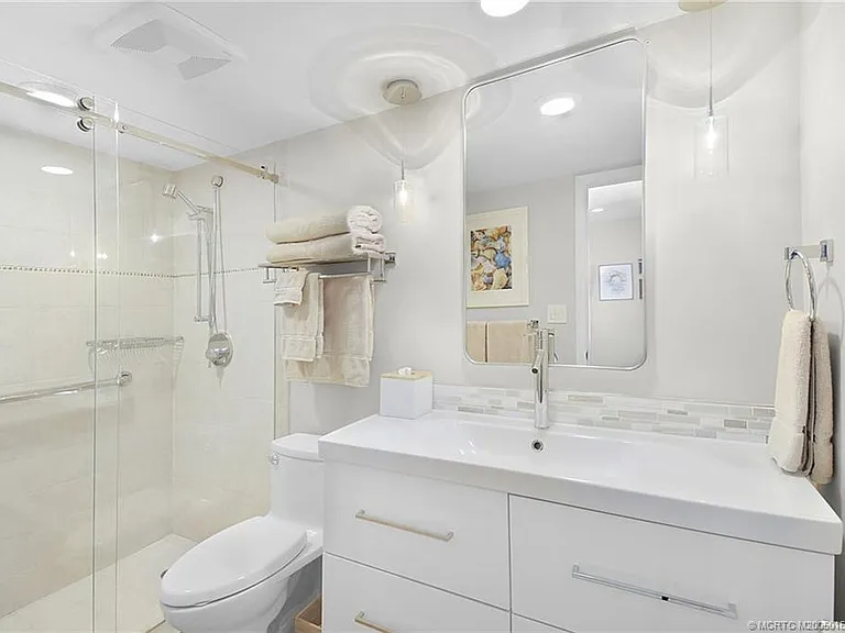 1289 NE Ocean Blvd #11 — Photo 28