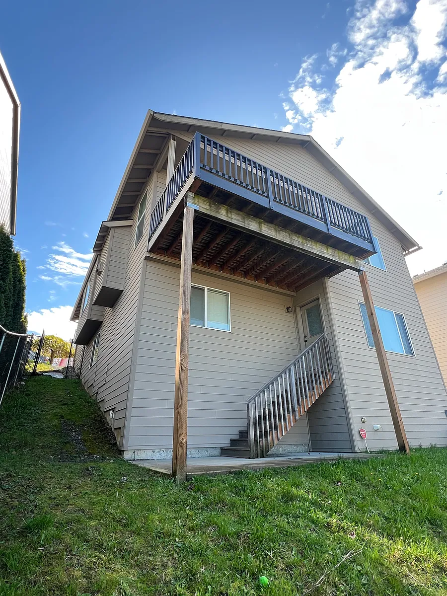 Back of house - SW 10th Way