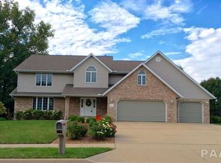 1207 Linden St, Morton, IL 61550