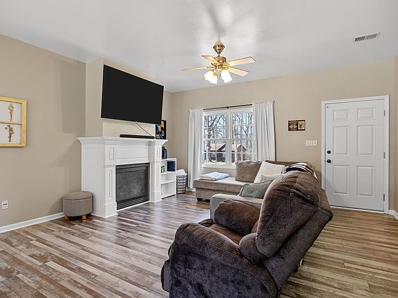 3rd image of 182 Walden Cir
