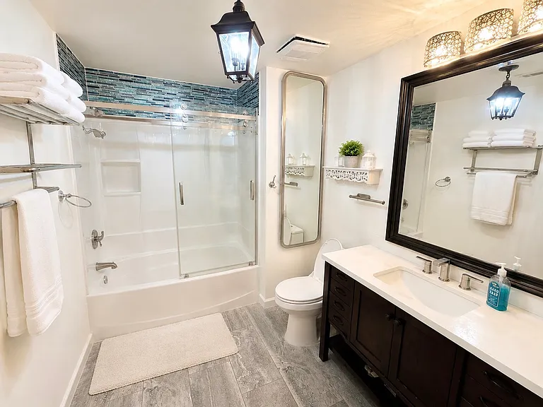 1901 Victoria Ave #105 — Photo 7