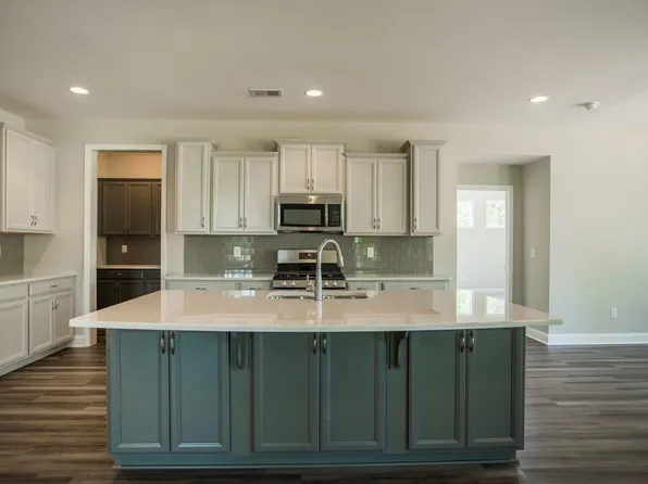 713 Breakers Reef Ln, Huger, SC 29450