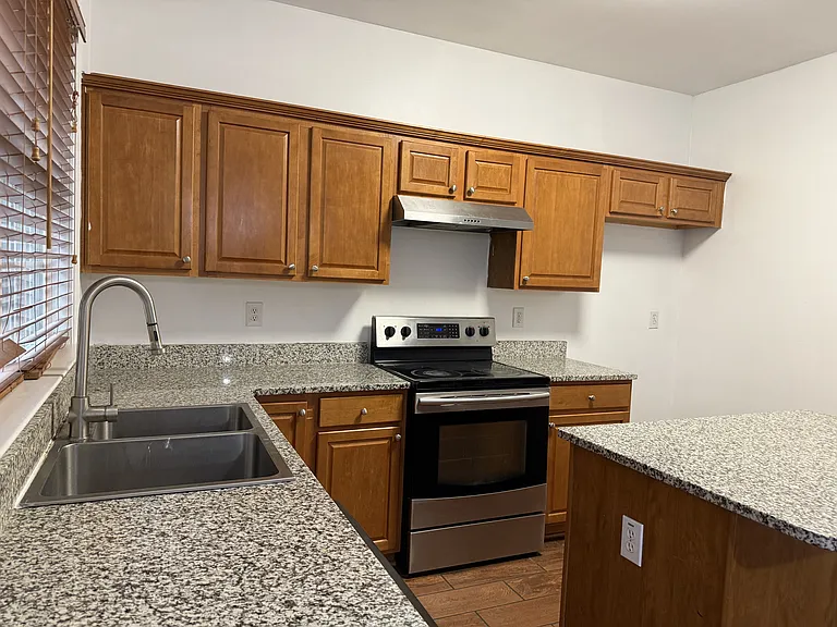 425 Friars Head Dr — Photo 8