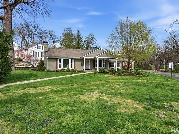 2nd image of 1055 Warson Woods Dr