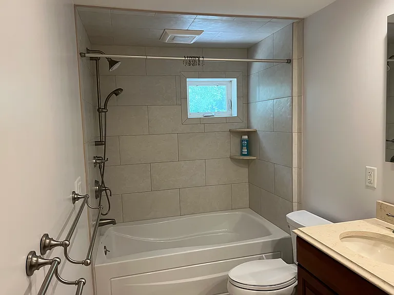 123 Lincoln Pkwy — Photo 3