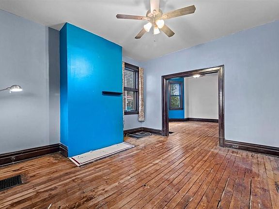 4th image of 321 Stanford Ave