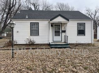 2028 SW Medford Ave, Topeka, KS 66604