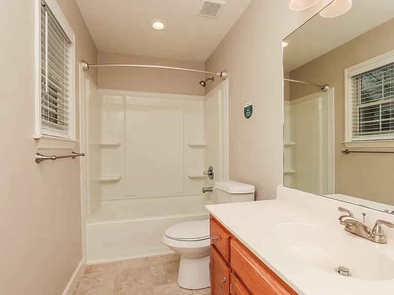 2853 Sutherland Dr — Photo 14