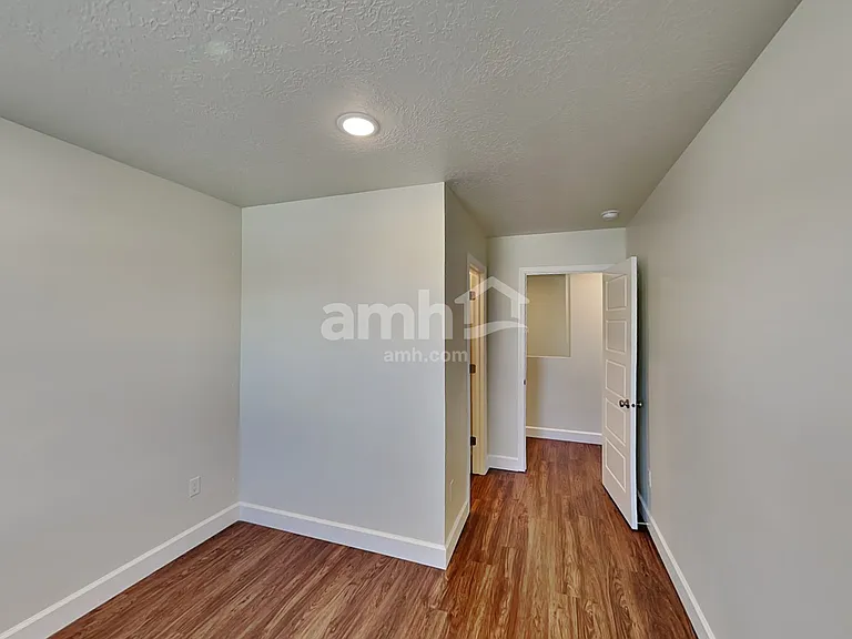 1339 E White St — Photo 18