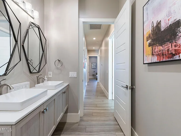 2252 E South Mountain Ave — Photo 30