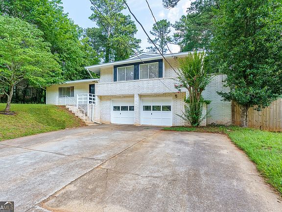 2nd image of 3499 Creekview Cir