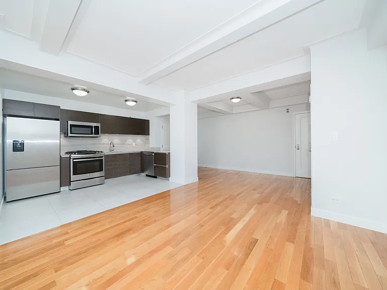 400 E 58th St #5C — Photo 5