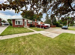 30614 Ann Arbor Trl, Westland, MI