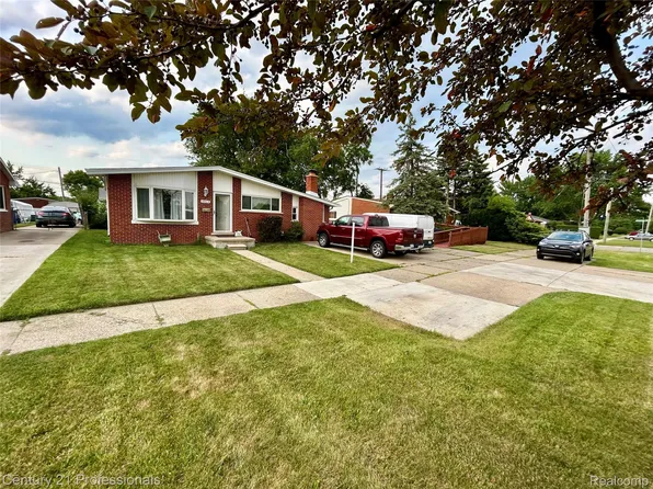 30614 Ann Arbor Trl, Westland, MI 48185